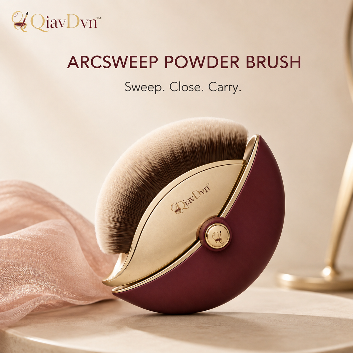 QiavDvn™ ArcSweep Compact Powder Brush